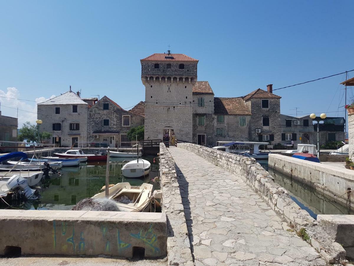 Apartman Niko Kaštela Екстериор снимка