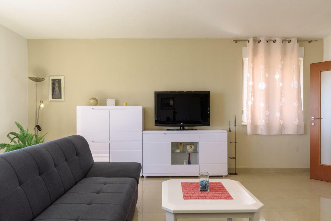 Apartman Niko Kaštela Екстериор снимка